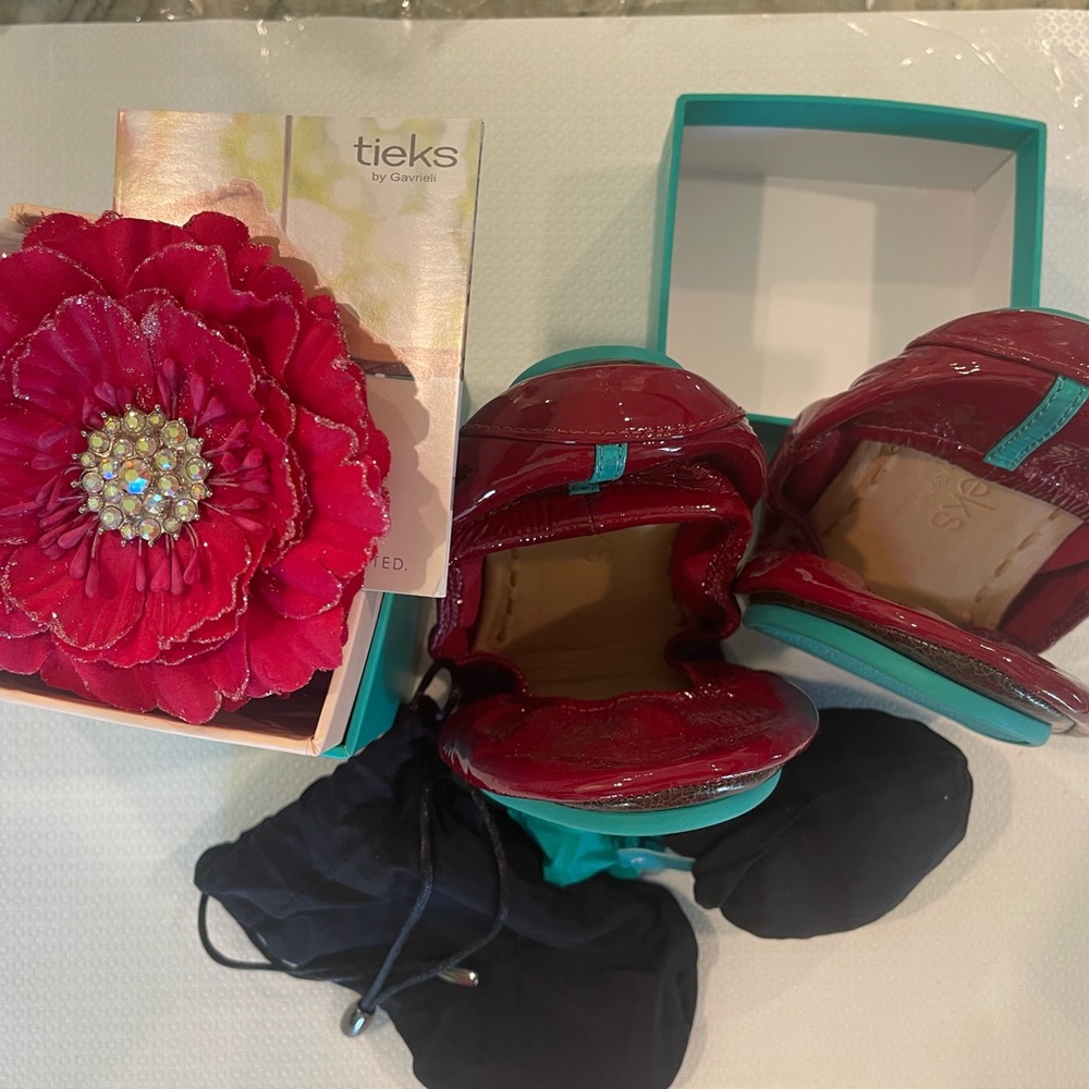 Tieks Ruby Red Flats, NIB sz 8